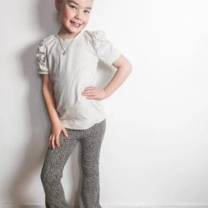 flared leopard zand